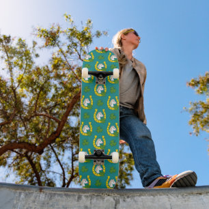 White Horse w Golden Horse Shoe, Shamrock Pattern Skateboard