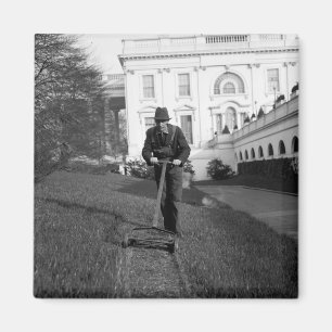 White House, green lawn, 1930s Magnet
