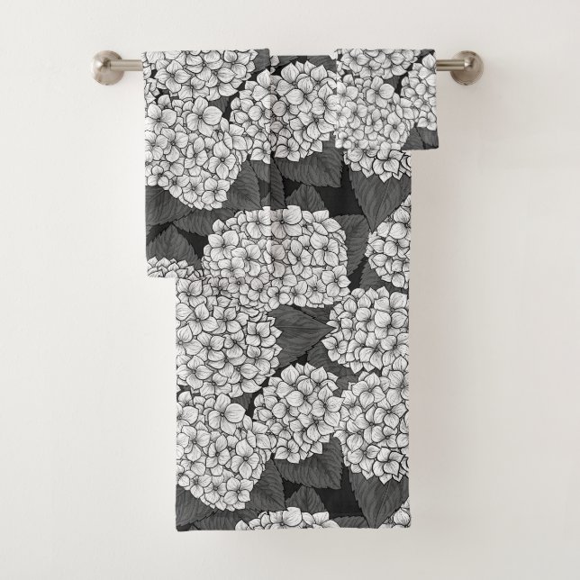 White hydrangea bath towel set (Insitu)