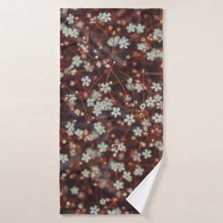 WHITE PETALED FLOWERS BATH TOWEL