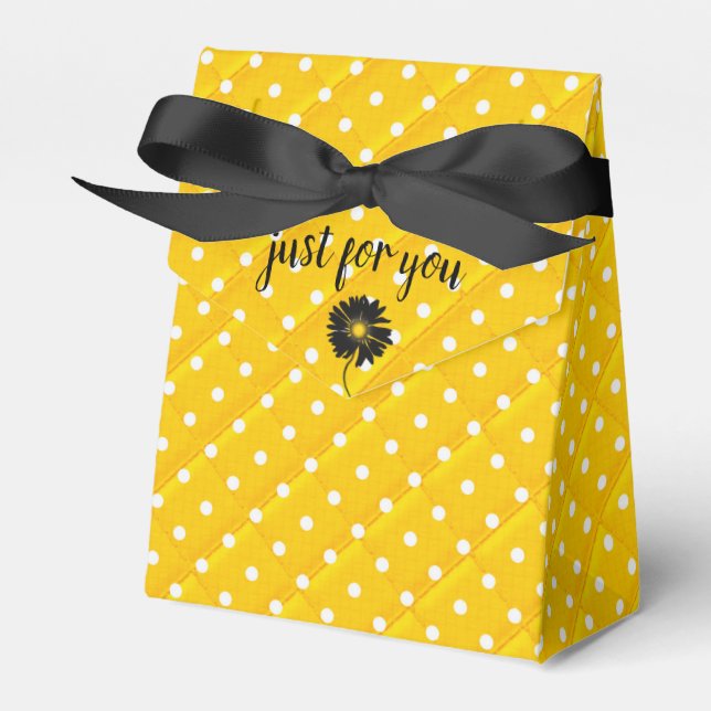 white polka dots on yellow favour box (Front Side)