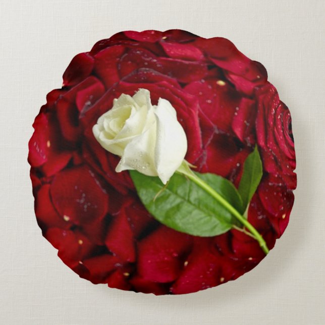 White Rose On Red Petals Round Cushion (Front)