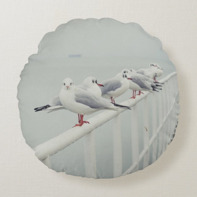 White seagull on a winter day round cushion (Front)