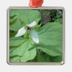 white trillium with greenry metal tree decoration