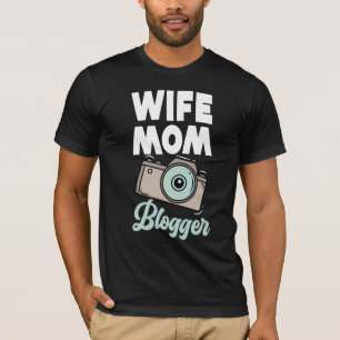 Wife Mum Blogger  Blogging Vlogging Blog Traveller T-Shirt