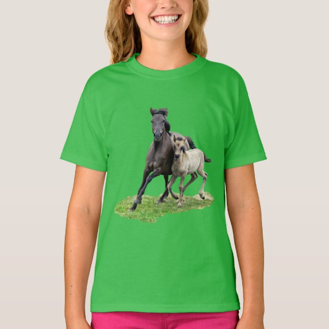 Wild Dulmen Horse Mare Cute Foal Gallop - green T-Shirt (Front)