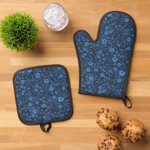 Wild roses in blue oven mitt & pot holder set