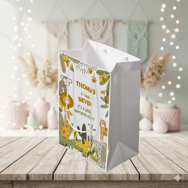 Wild safari animals kids birthday medium gift bag (Creator Uploaded)