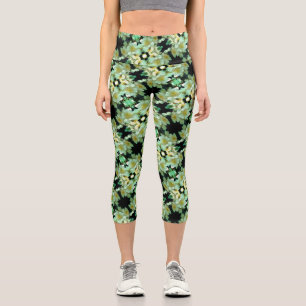 Wild White Rambling Roses Floral Pattern        Capri Leggings