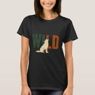 Wild Wolf Howling Nature Adventure Design T-Shirt