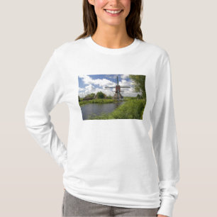 Windmill along a canal east of Leiden in the T-Shirt
