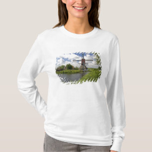 Windmill along a canal east of Leiden in the T-Shirt