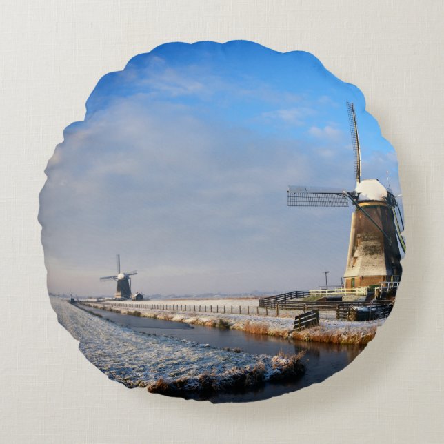 Windmill in the snow in a dutch winter landscape round cushion (Front)