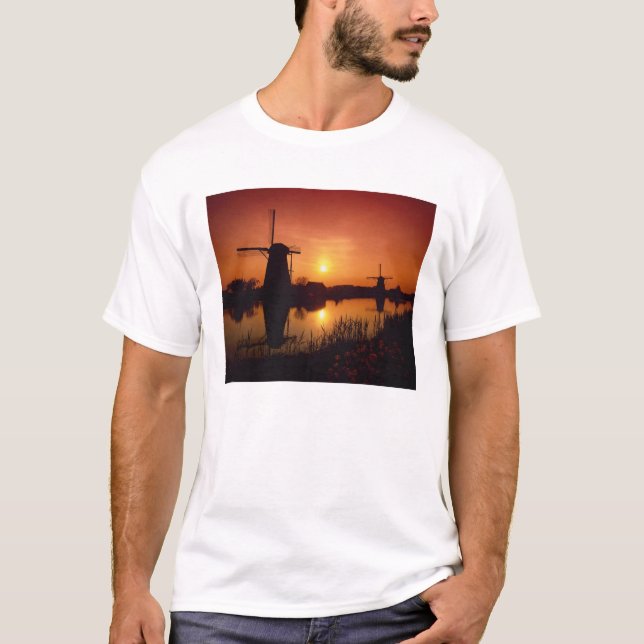 Windmills at sunset, Kinderdijk, Netherlands T-Shirt (Front)