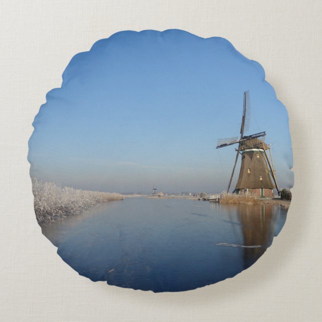 Winter landscape with windmill and ice round cushion (Front)