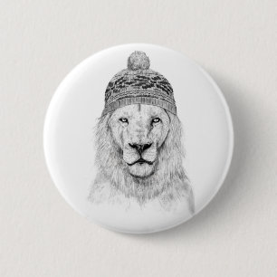 Winter lion (bw) 6 cm round badge