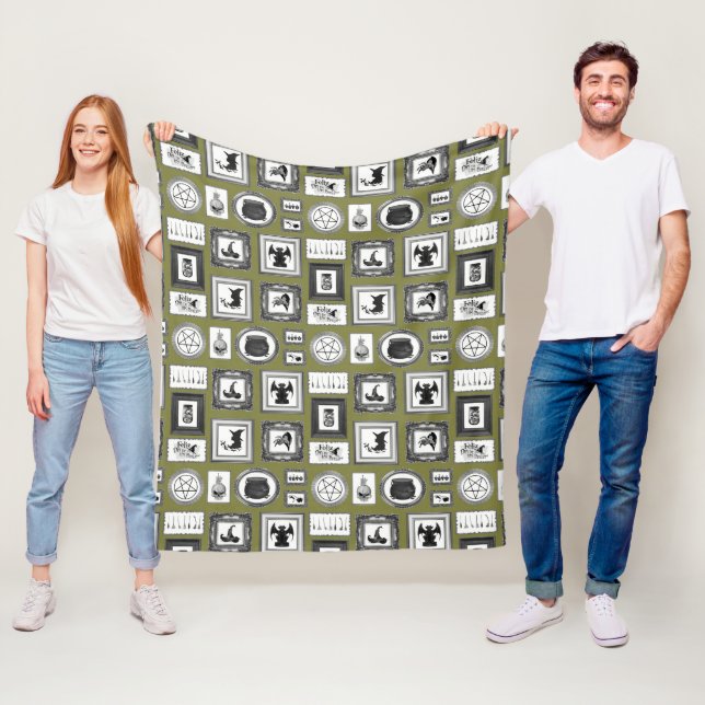 WITCHY WALLS FLEECE BLANKET (In Situ)