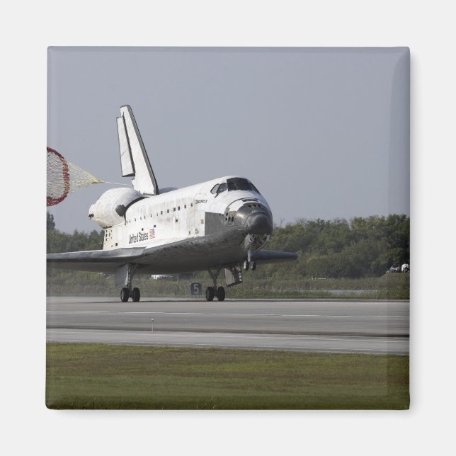 With drag chute unfurled magnet (Front)