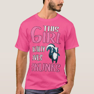 Wo Skunk This Girl Really Loves Skunks T-Shirt