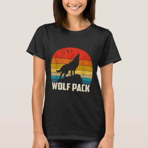 Wolf pack howling wolves lovers vintage sunset mem T-Shirt