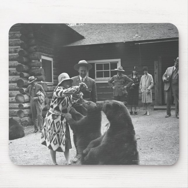 Woman feeding bears. mouse pad (Front)