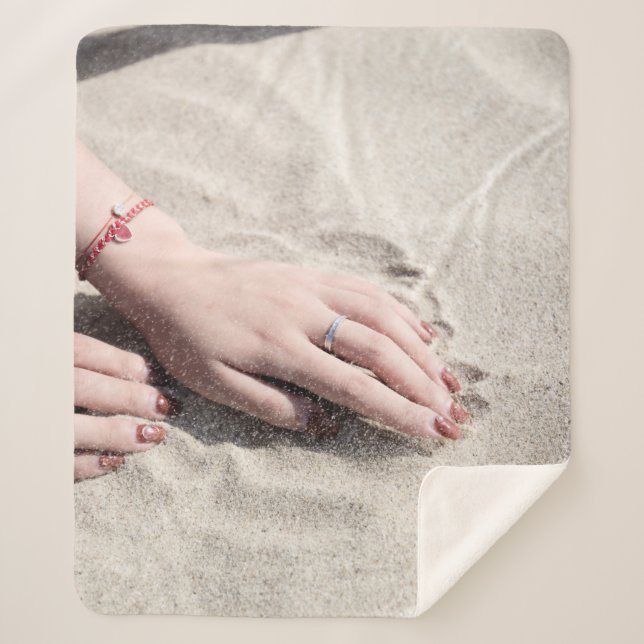 Woman lying on white sand sherpa blanket (Front)