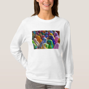 Women in colourful saris gather together T-Shirt
