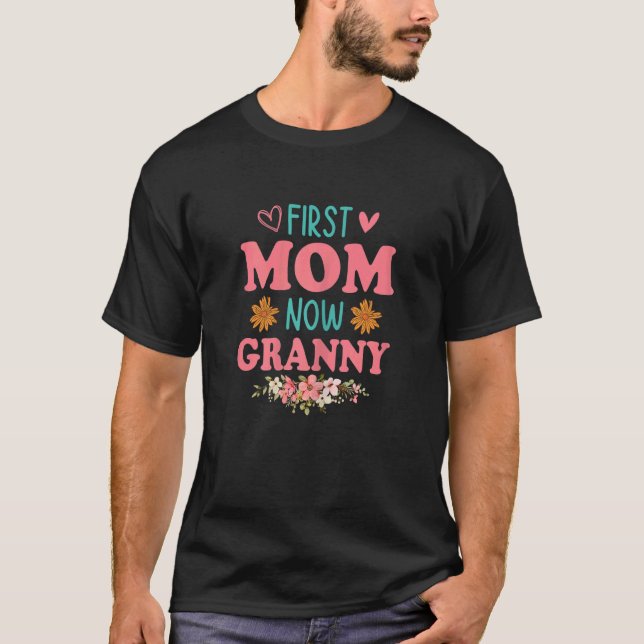 Womens First Mum Now Granny  New Granny Mother's D T-Shirt (Front)