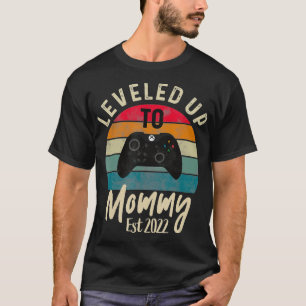 Womens Funny I Levelled up to Mummy Est 2022 Gamer T-Shirt