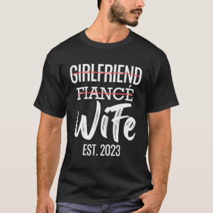 Womens Girlfriend Fiancã© Wife Est 2023 Just Marri T-Shirt