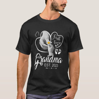 Womens Grandma 2023 Mother's Day First Time Grandm T-Shirt