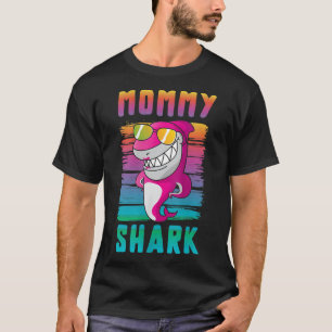 Womens Mummy Shark Funny Retro Vintage Mum Gift T-Shirt