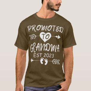 Womens Promoted To Grandma EST 2023 Pregnancy Reve T-Shirt