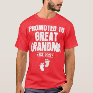 Womens Promoted to Great Grandma 2022 Family Pregn T-Shirt