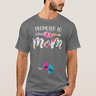 Womens Promoted To Mum Est 2022 Pregnancy Announce T-Shirt