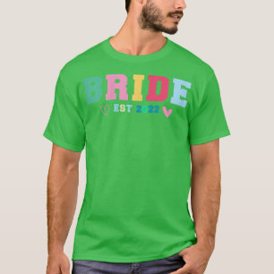 Womens Retro Bride Est 2022, New Bride Friend Enga T-Shirt