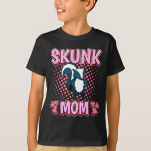 Womens skunk mom mommy mother's day skunk  T-Shirt