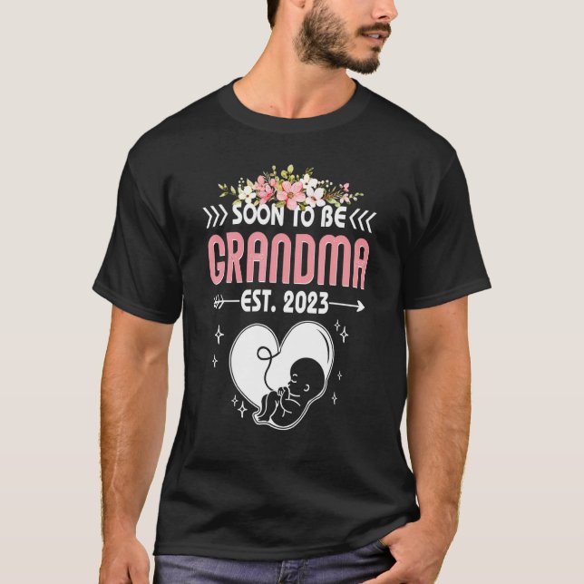Womens Soon To Be Grandma 2023 First Time Grandma T-Shirt (Front)