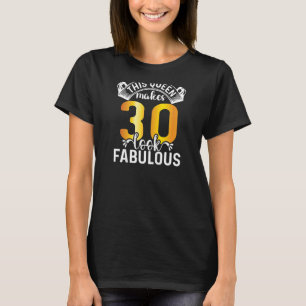 Womens This Queen Makes 30 Look Fabulous 30 Years  T-Shirt