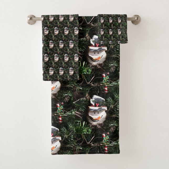 Wooden Snowman Face Bath Towel Set (Insitu)