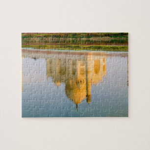 World famous Taj Mahal temple reflection at Jigsaw Puzzle