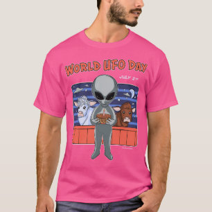 World Ufo Day July 2 With A Grey Alien Two Cows An T-Shirt