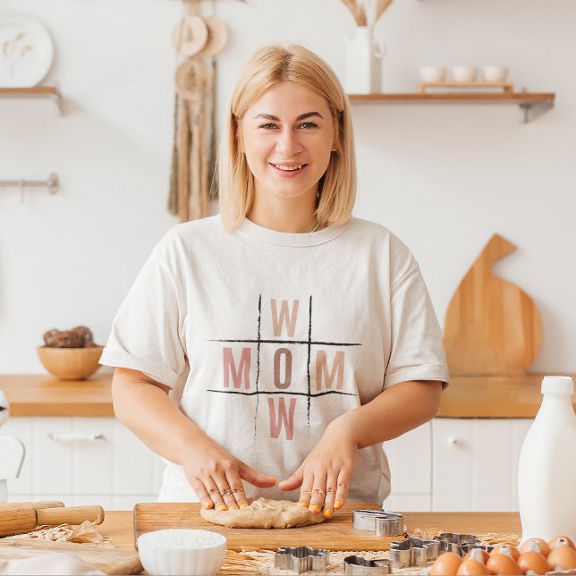 Wow mum tic tac toe funny and humourous mothers da T-Shirt (Wow mom tic tac toe board funny Mother’s Day gift.)