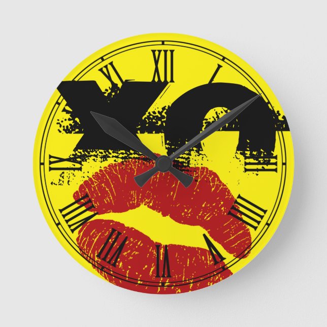 XO XO kiss me retro Clock / Fun Party decor (Front)