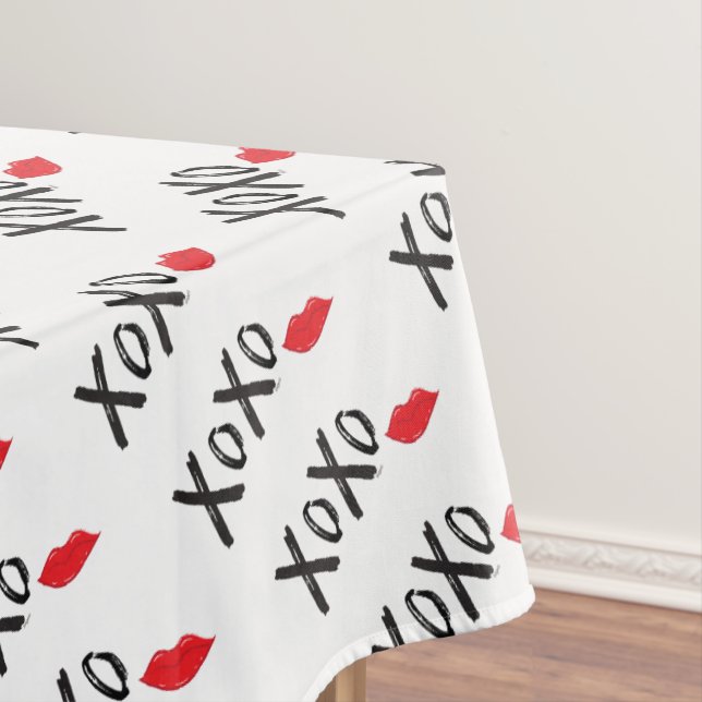 XoXo-Hugs-Kisses-with-Red-Lips Tablecloth (In Situ)