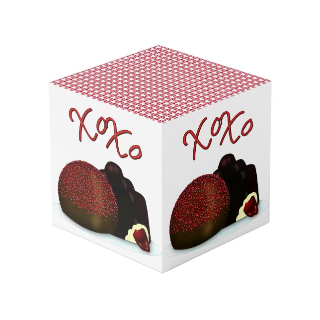 XOXO Valentine Bonbon and Dark Chocolate Cube (Front Angled)