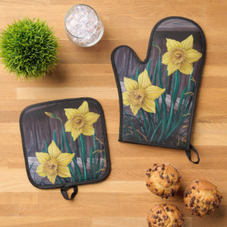 Yellow Daffodils Oven Mitt & Pot Holder Set