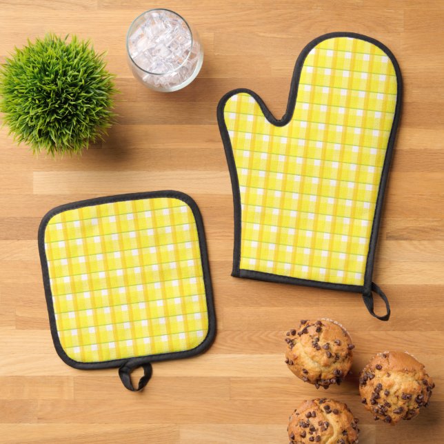 Yellow Retro Plaid Pattern Oven Mitt & Pot Holder Set (Top Down)