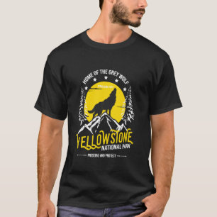 Yellowstone National Park Grey Wolf Hiking & Campi T-Shirt