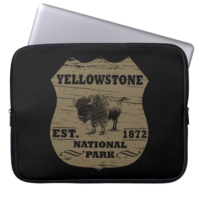 Yellowstone national park laptop sleeve (Front)